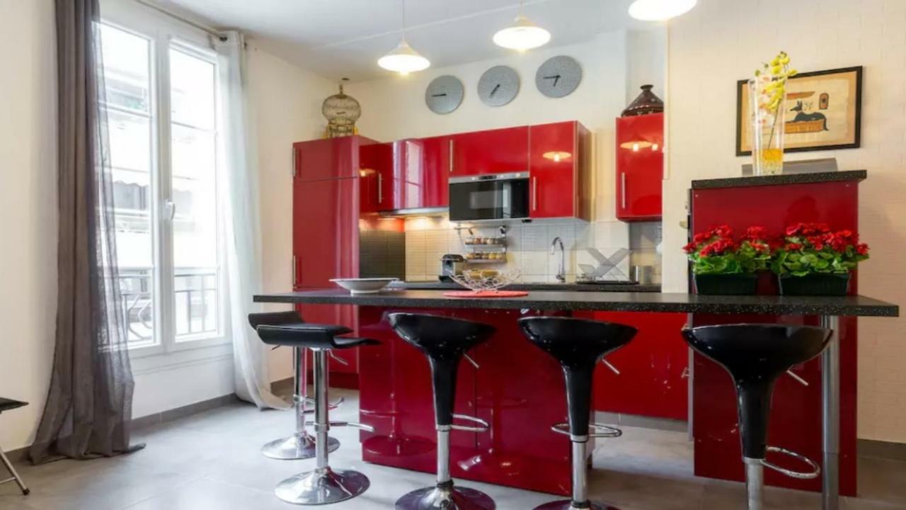 Stylish White And Red Apartments Juan-les-Pins Dış mekan fotoğraf