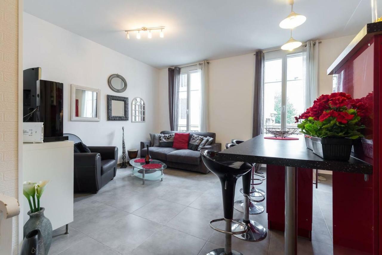 Stylish White And Red Apartments Juan-les-Pins Dış mekan fotoğraf