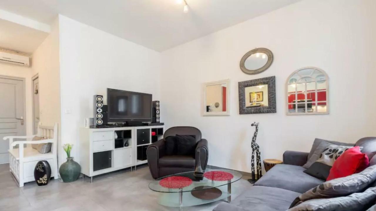 Stylish White And Red Apartments Juan-les-Pins Dış mekan fotoğraf