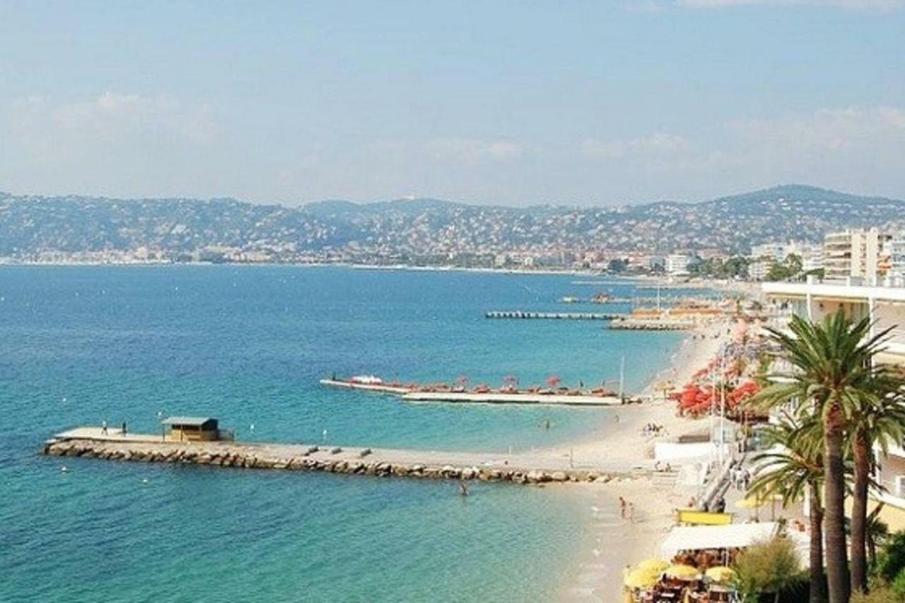 Stylish White And Red Apartments Juan-les-Pins Dış mekan fotoğraf