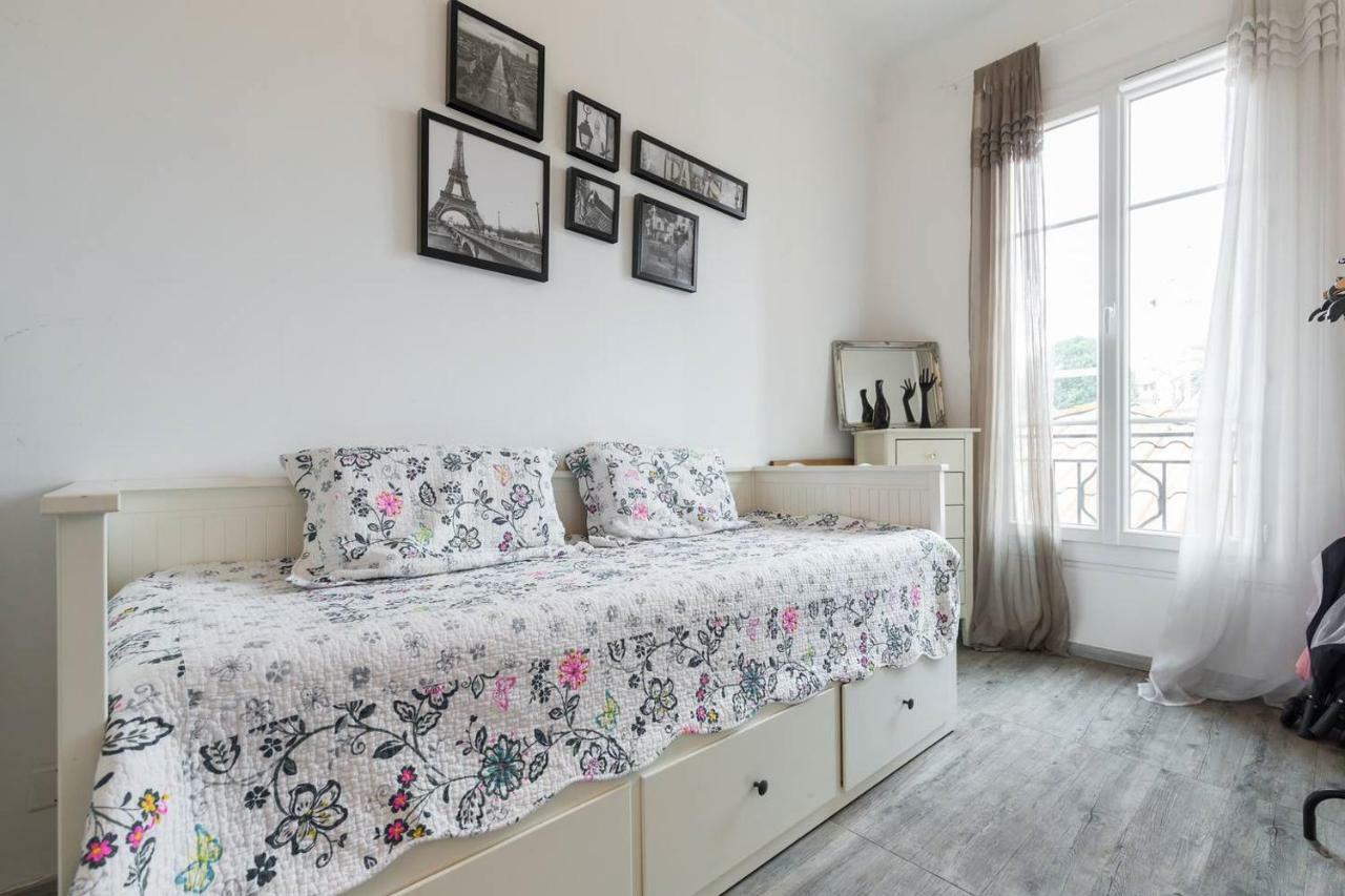 Stylish White And Red Apartments Juan-les-Pins Dış mekan fotoğraf
