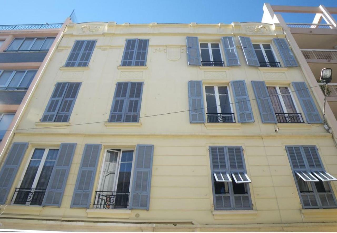 Stylish White And Red Apartments Juan-les-Pins Dış mekan fotoğraf