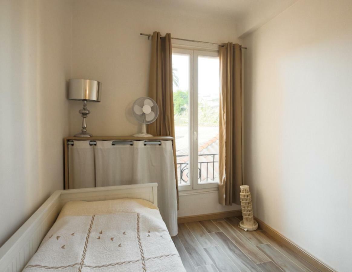 Stylish White And Red Apartments Juan-les-Pins Dış mekan fotoğraf
