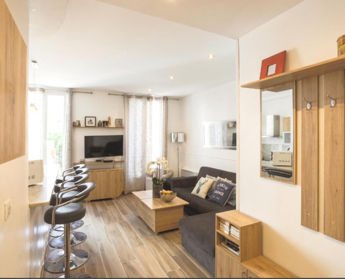 Stylish White And Red Apartments Juan-les-Pins Dış mekan fotoğraf